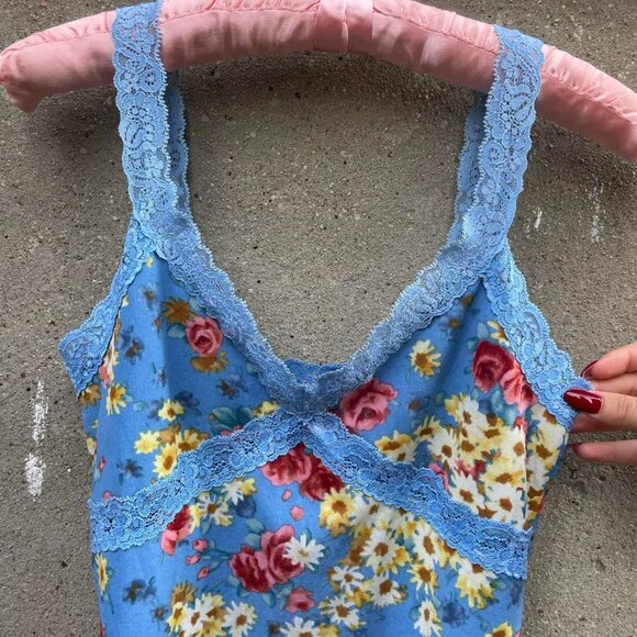 Vintage Blue and Pink Floral Dress with Lace Detailing - Picture 2 of 5